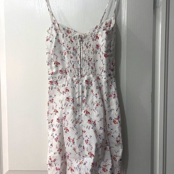 Reformation Roarke Linen Dress in Gabrielle White Red Floral - Picture 3 of 4